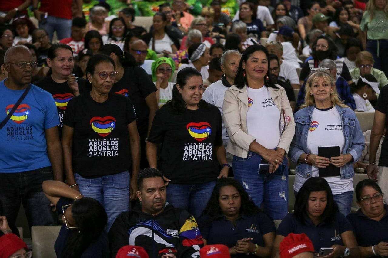 Presidenta (E) celebra conformación de brigadas de atención para los abuelos