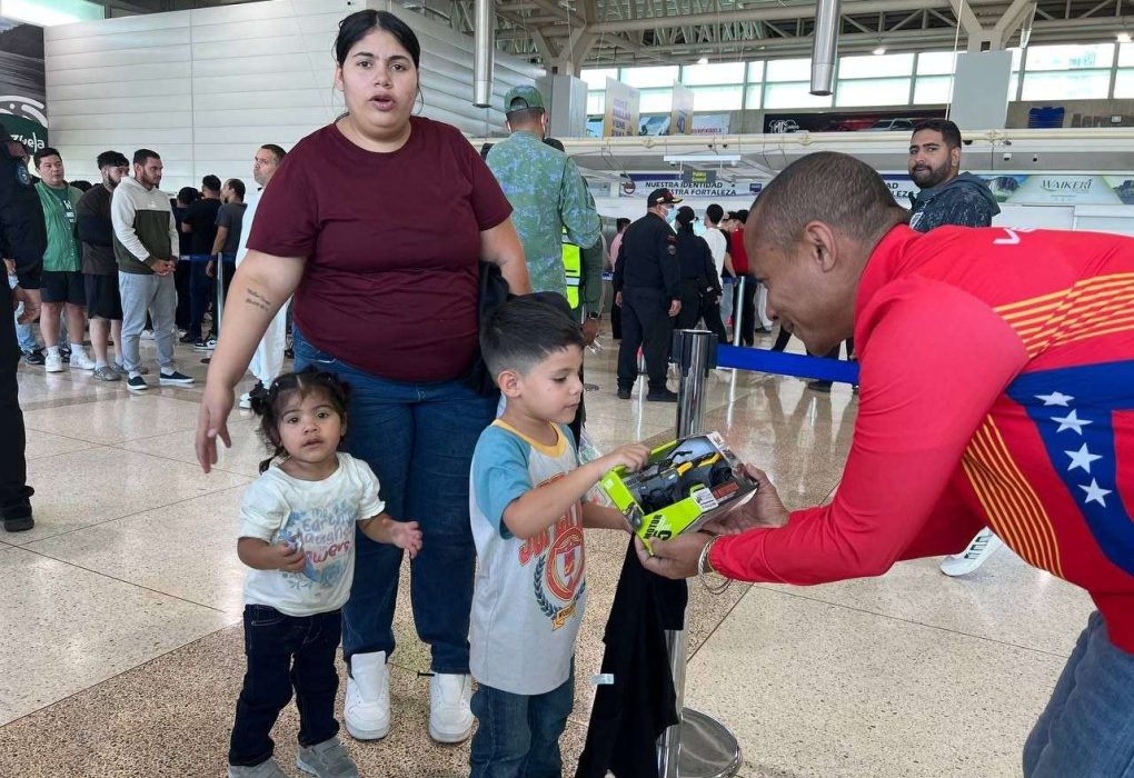 Retornan 162 venezolanos desde Miami gracias a Vuelta a la Patria