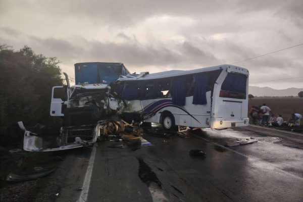 Tragedia en la Troncal 9: Nueve muertos tras choque de autobús que regresaba de Mochima