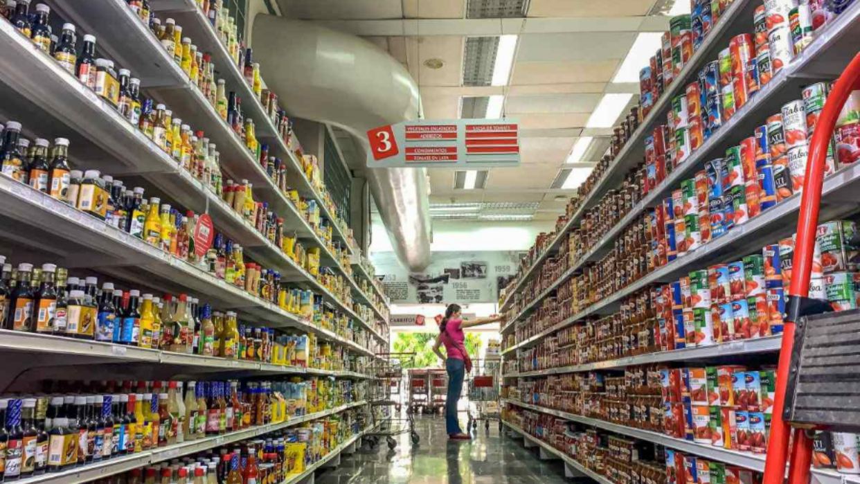 Venezolanos pagan casi 30% más por cada producto en comparación con 2025