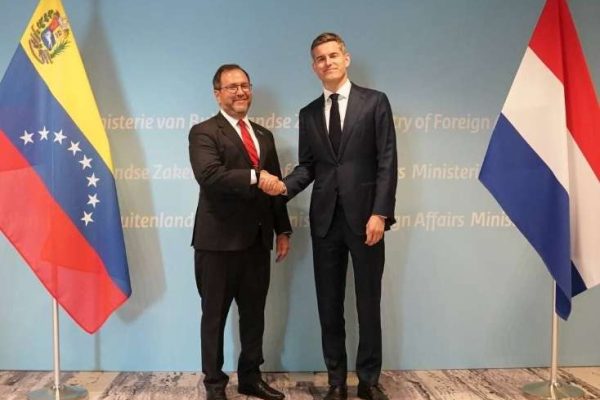 Venezuela y Países Bajos acuerdan fortalecer turismo con islas ABC