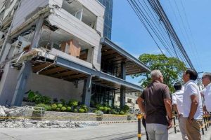 A 45 se eleva la cifra de muertos que dejó el sismo de 7,8 en Filipinas