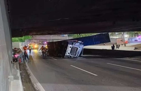 Accidente en la autopista Gran Cacique Guaicaipuro dejó dos muertos