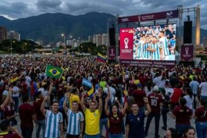 Alcaldías caraqueñas despliegan pantallas gigantes para la transmisión en vivo de la fiesta mundialista