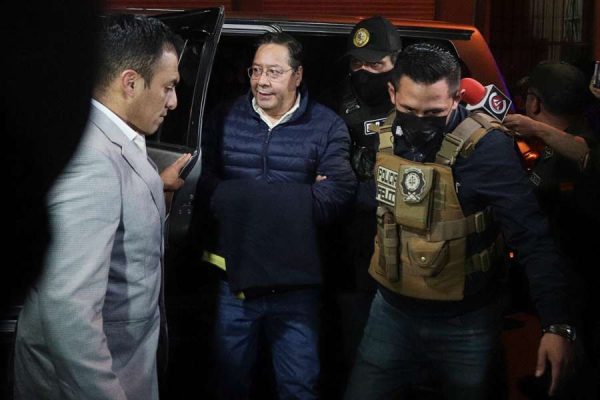 Amplían por cinco meses la detención preventiva del expresidente boliviano Arce