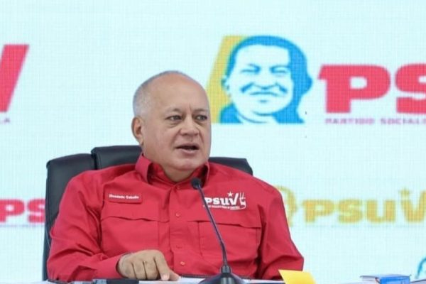 "Con ellos no está planteado nada y con ella menos"