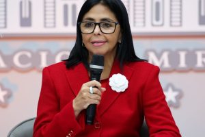Delcy Rodríguez destaca generación de 644.000 empleos en el sector