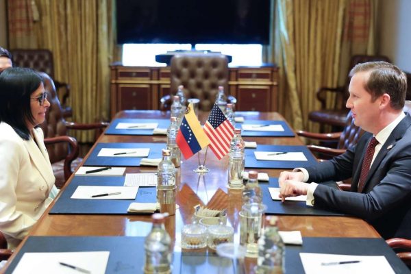 Delcy se reunió con embajador de EEUU en India para abordar agenda bilateral