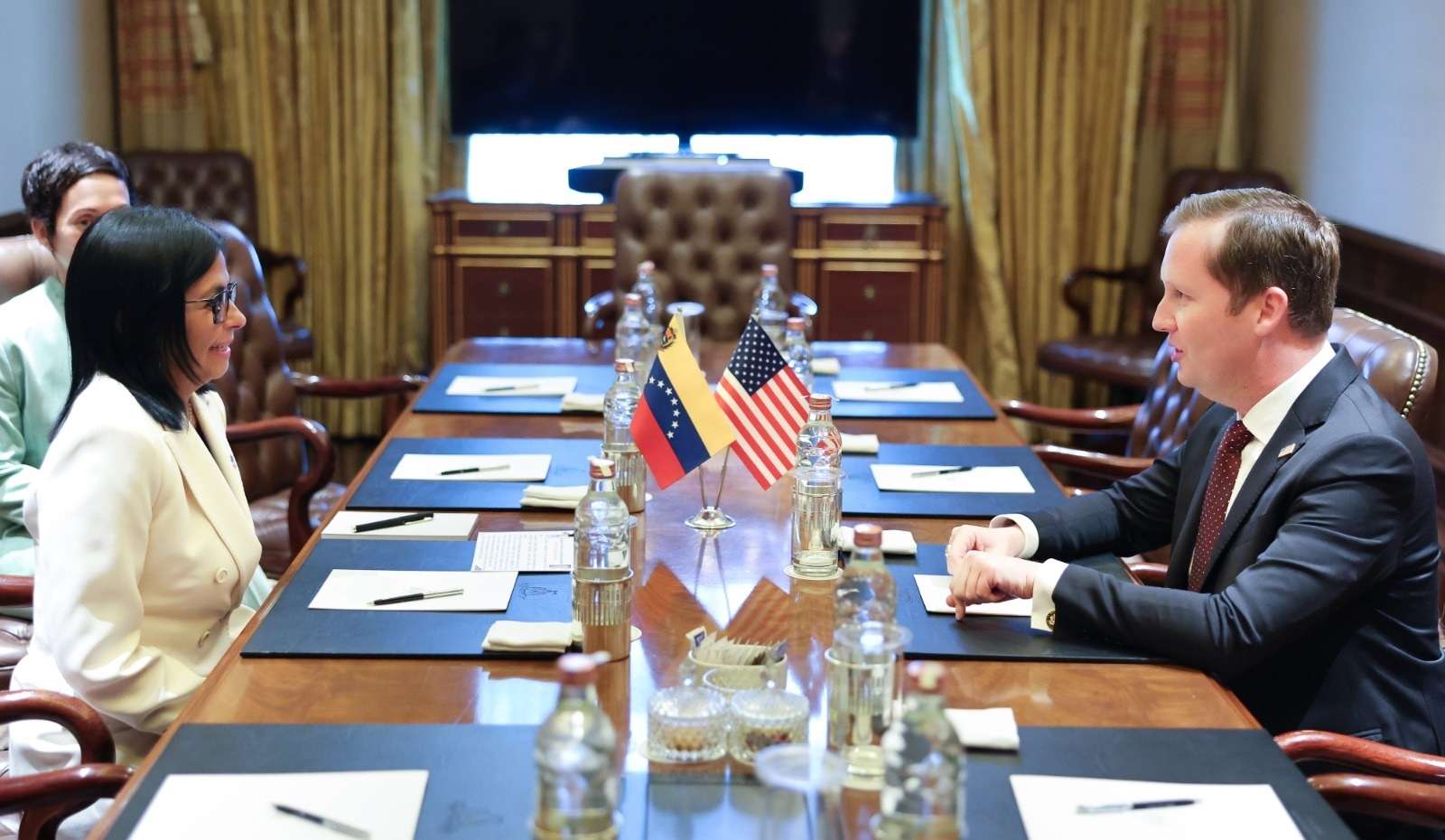 Delcy se reunió con embajador de EEUU en India para abordar agenda bilateral