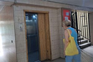 En Caricuao proponen reparar los ascensores