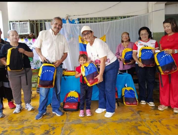 En Trujillo dotan con kits escolares a 14.000 alumnos de nueve municipios