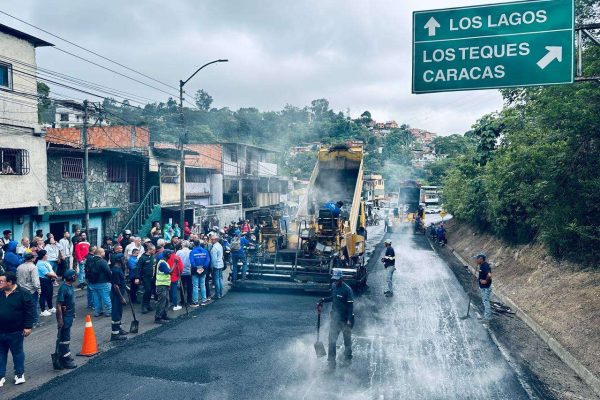 Inspeccionan trabajos de asfaltado en el kilómetro 27 de la carretera Panamericana