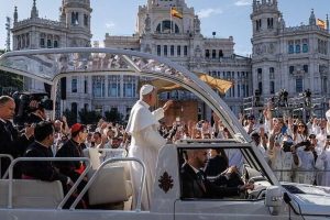 Más de un millón de fieles asistieron a histórica misa del papa León XIV en la Plaza de Cibeles de Madrid