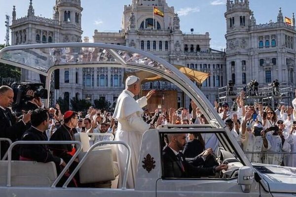 Más de un millón de fieles asistieron a histórica misa del papa León XIV en la Plaza de Cibeles de Madrid
