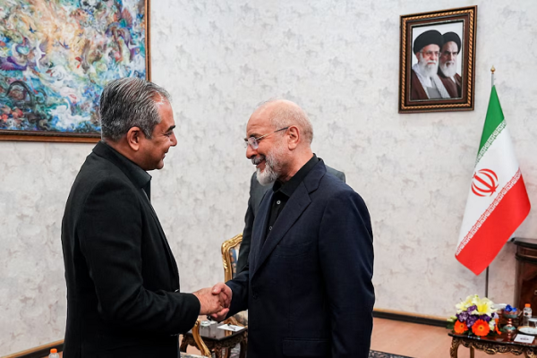 Ministro del Interior de Pakistán viajó a Irán a entregarle 'un mensaje importante' al líder supremo Mojtaba Khamenei