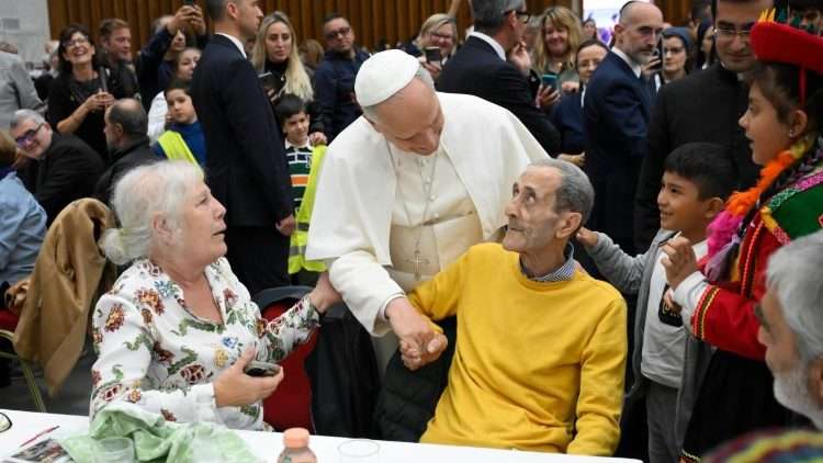 Papa León XIV: entorno digital aumenta indiferencia y prejuicios hacia los pobres