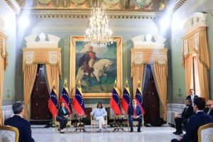 Pdvsa y Schlumberger firman acuerdo energético