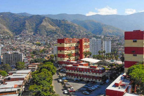 Realizan jornada integral de mantenimiento y saneamiento en el 23 de Enero