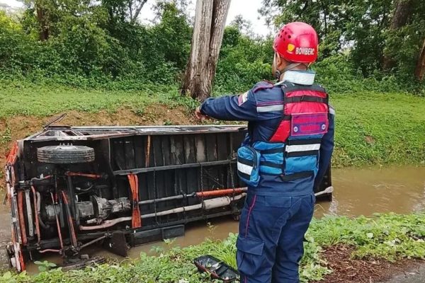 Siete heridos tras volcamiento de una buseta en Cojedes