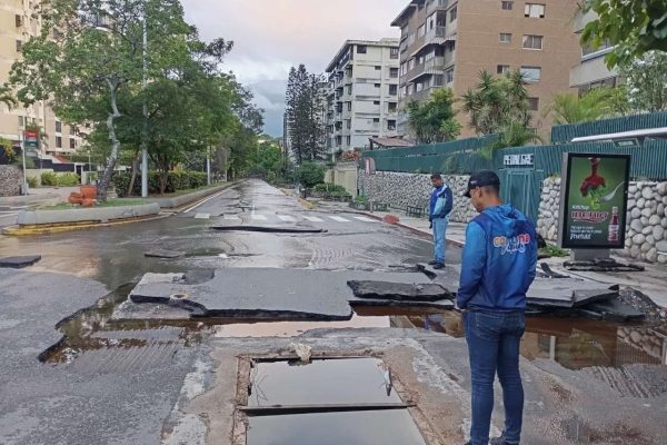 Suspenden servicio de agua en El Cafetal
