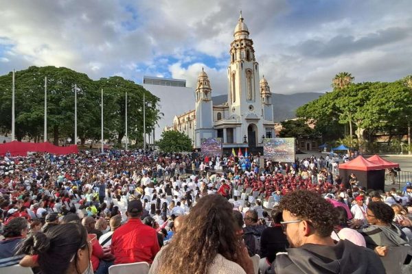 Voceros de Caracas respaldan a Delcy Rodríguez en cabildo abierto