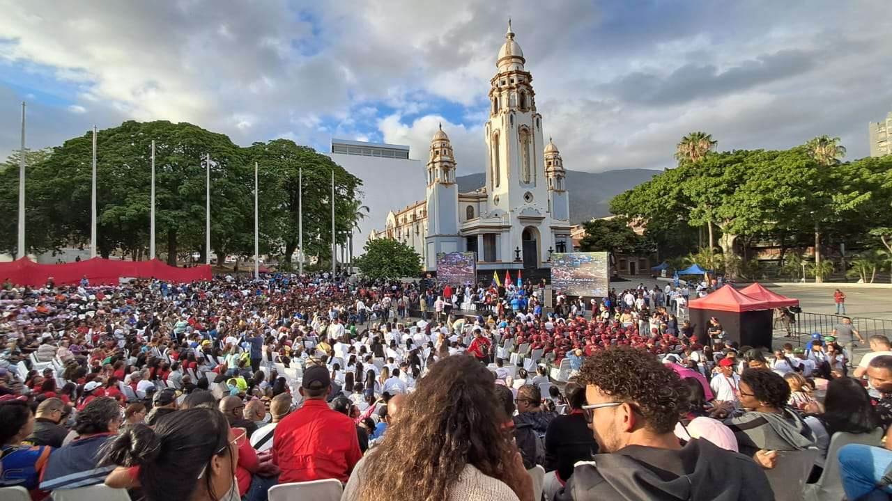 Voceros de Caracas respaldan a Delcy Rodríguez en cabildo abierto